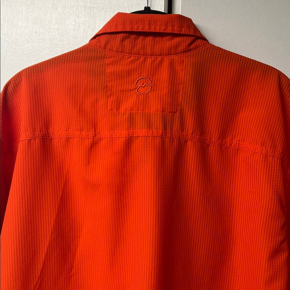 Magellan Brand Loose Fit wicking short sleeve outdoor shirt. - Picture 5 of 6